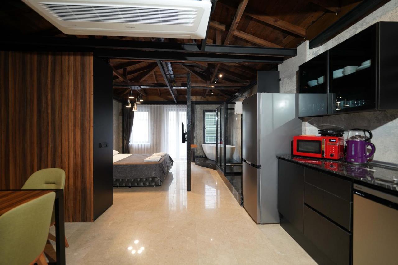 Monev * Istanboel